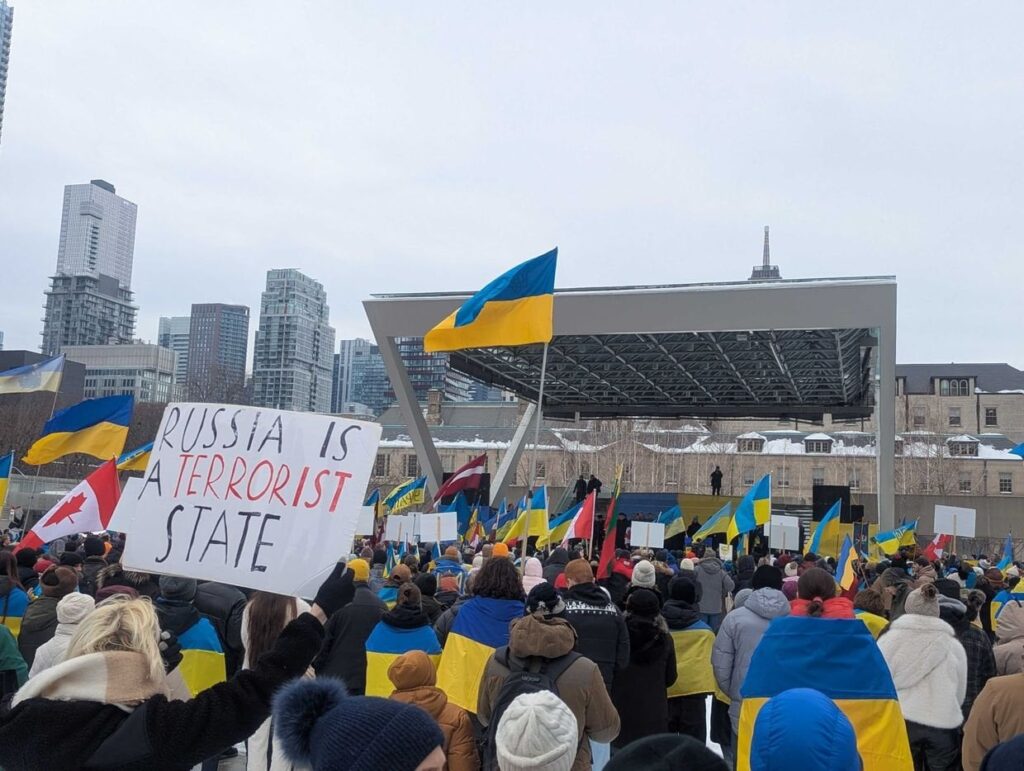 ロシアの本格的な侵略の3周年を迎える前に、ヨーロッパ全土の数千人の集会、カナダ