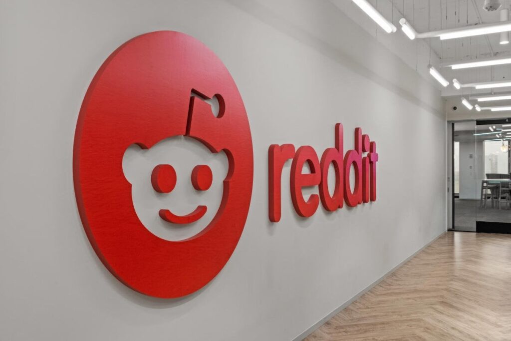 redditは、Elon Muskが「法律を破った」と主張した後、一時的にR/Whitepeopletwitterを禁止します