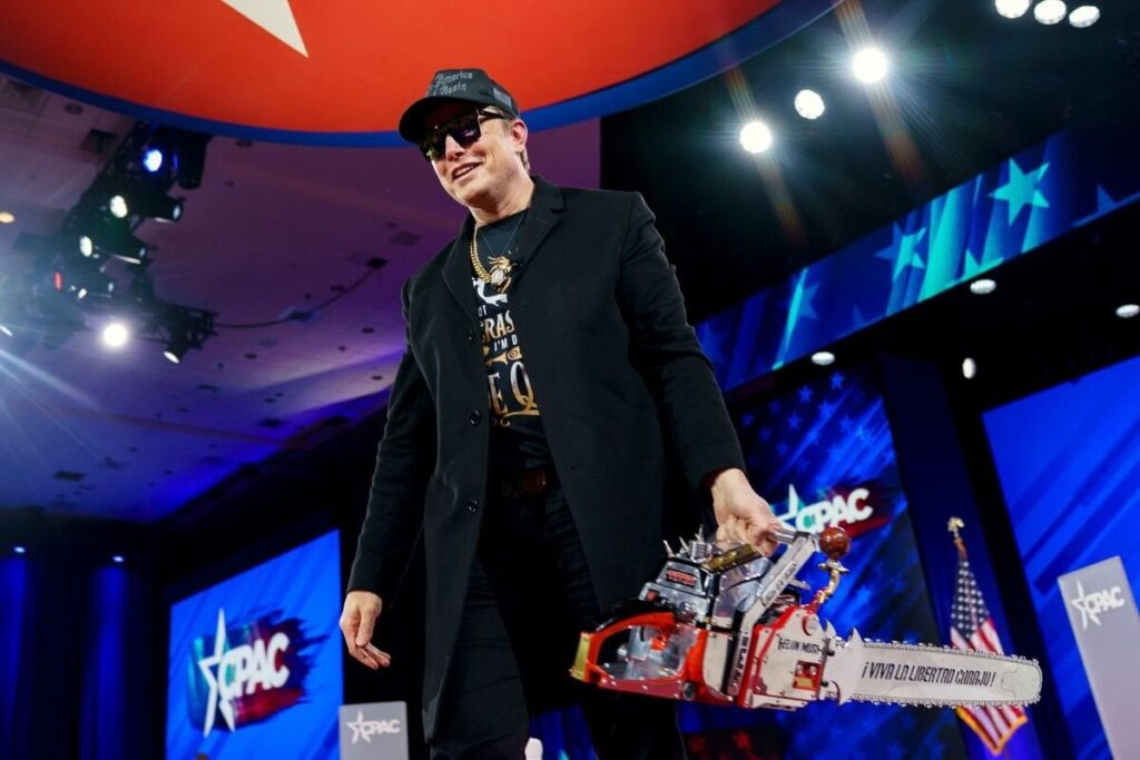 マスク氏、米連邦職員が業務報告しなければ退職と見なすと警告