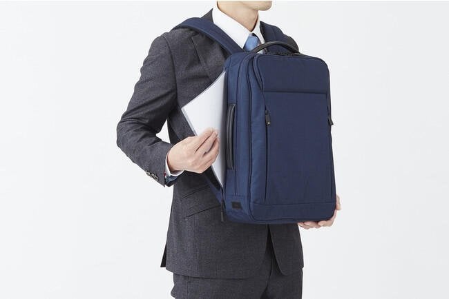 電車でリュック「前抱え」やめてほしいの声 「車内で迷惑な荷物の持ち方」5位、マナー啓発にも変化