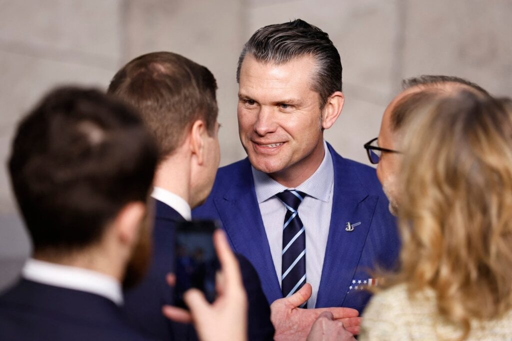Hegsethチームは、ウクライナへの海外旅行に極右の活動家ジャック・ポソビエックを招待します。 Posobiecは、ロシアを併合すべきだとアレクサンダー・デュギンを引用しました。彼はまた、彼が賢いと思って「88」でプロナチスのスローガンを投稿します。
