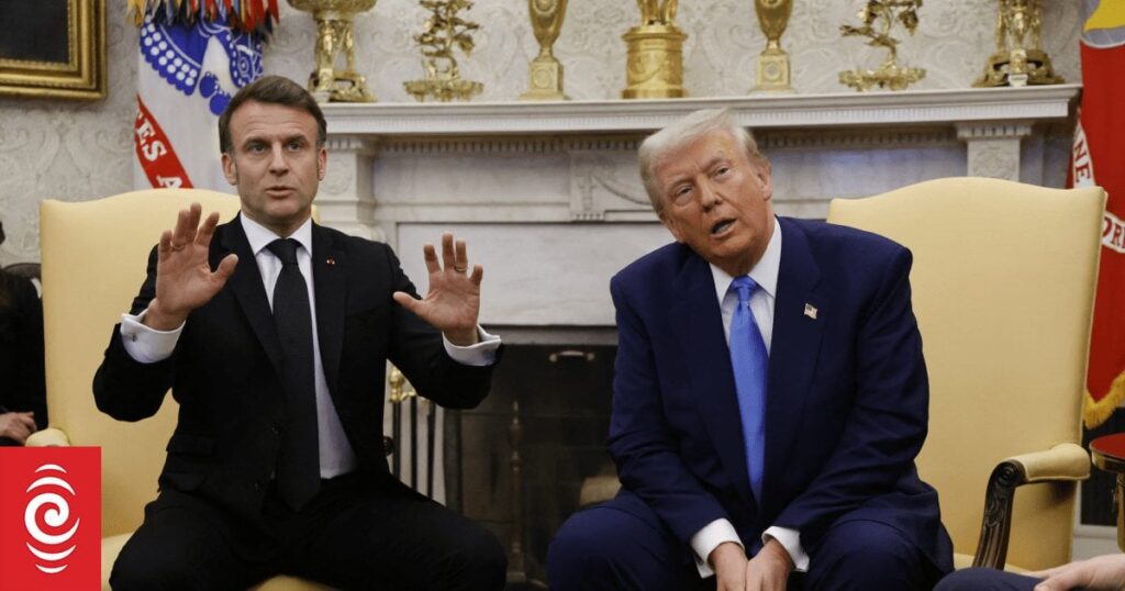 マクロンはトランプを中断してウクライナへのヨーロッパの援助で彼を修正します