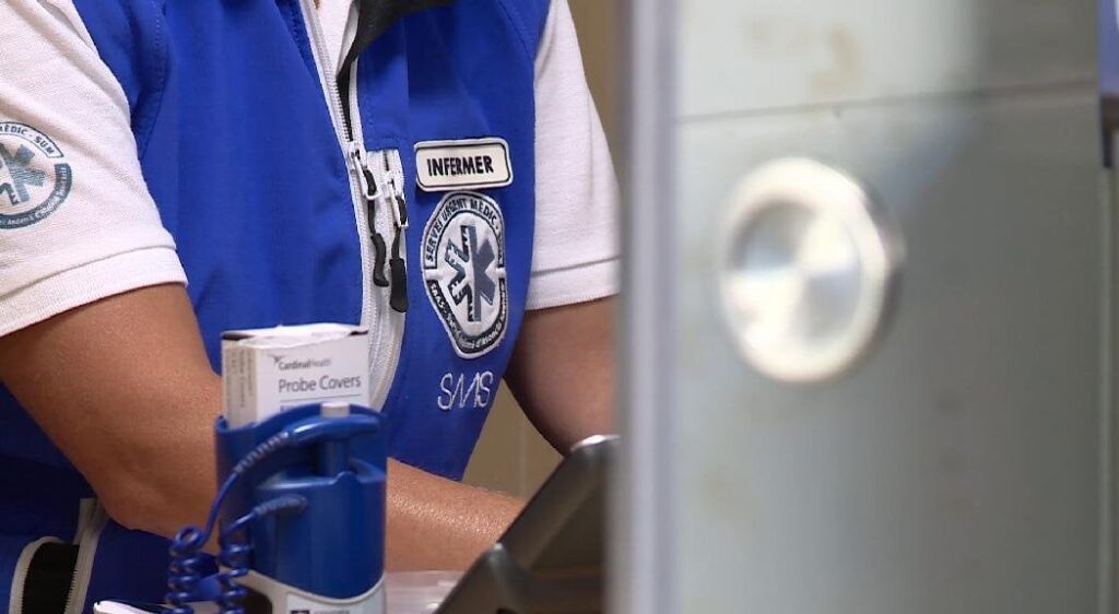 教師とヘルスケアを引き付けるためのより多くの施設