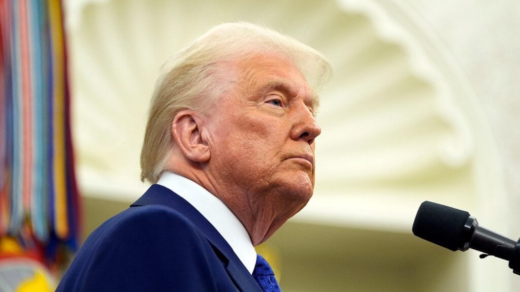 裁判官は、連邦政府の援助を凍結するというトランプの計画を無期限にブロックします
