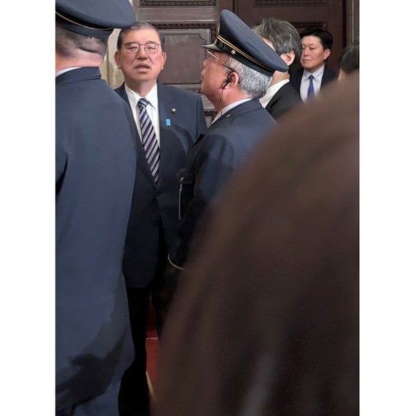 「石破さん！ 黒塗りなく公文書を公開して」国会内で首相と対話した赤木雅子さんの悲痛な願い ― 石破首相は赤木俊夫さんの墓参「個人としては行きたい」