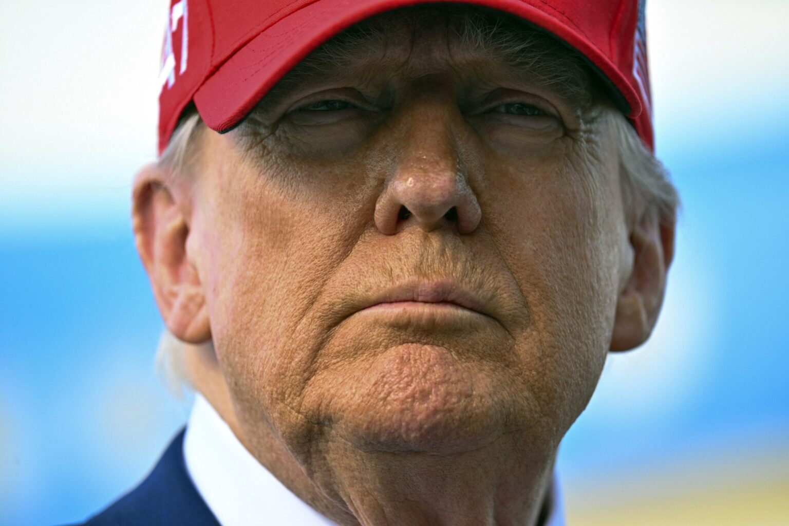 ドナルド・トランプは、共和党のタウンホールで怒っている地元の人々によって「メガロマニアック」と呼ばれました