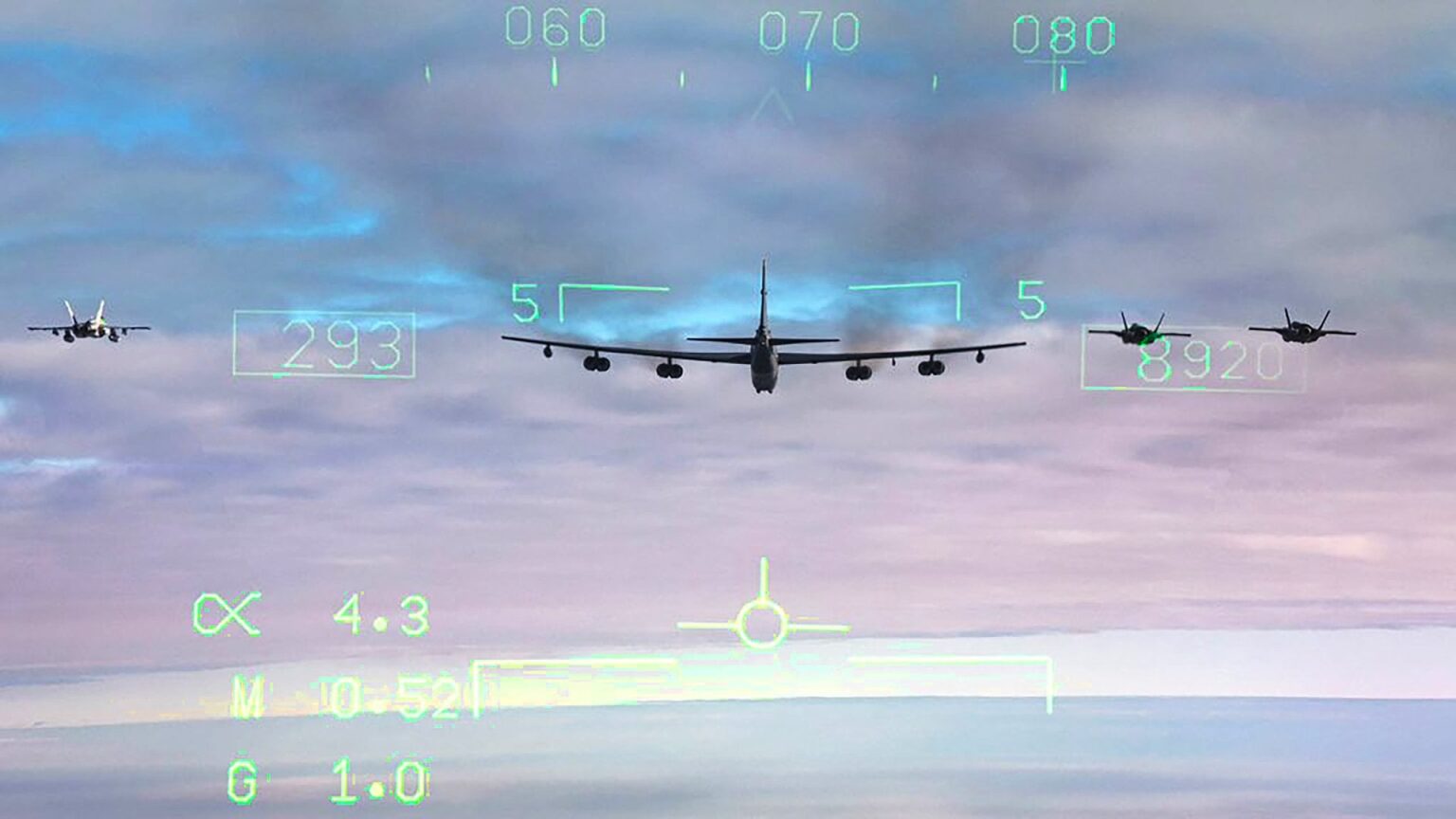 B-52は、ロシアとベラルーシの国境近くに飛びます。ロシアのウクライナの本格的な侵略の3周年に、B-52がバルト海地域で顕著な武力のショーを実施しました。