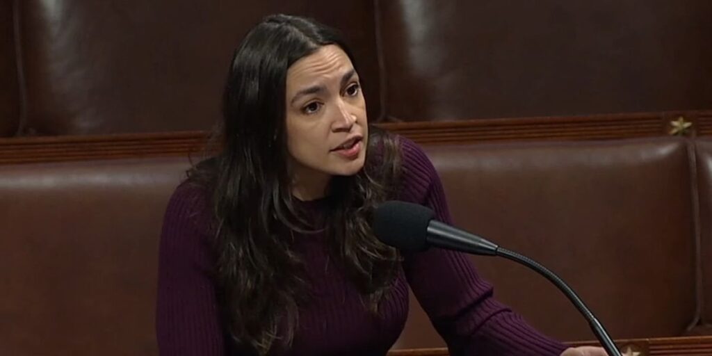 Ocasio-Cortezは、機関に対するムスク主導の攻撃を「金権的クーデター」として非難します| 「私たちが信じていることを互いに合図し続けることが重要です。なぜなら、私たちが静かになったら...それから私たちの周りの誰もがあきらめていると思うだろう」とアレクサンドリア・オカシオ・コルテス議員は言った