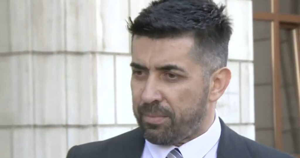 ロムシルバ監督の応答は、彼の給与、月あたり44,000レイの給料が高いかどうかを尋ねました。