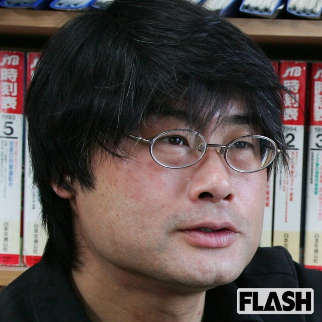 『鉄子の旅』で鉄道ブームを巻き起こした “究極の鉄ヲタ” 横見浩彦さん死去…自宅は40年ぶんの時刻表が山積み