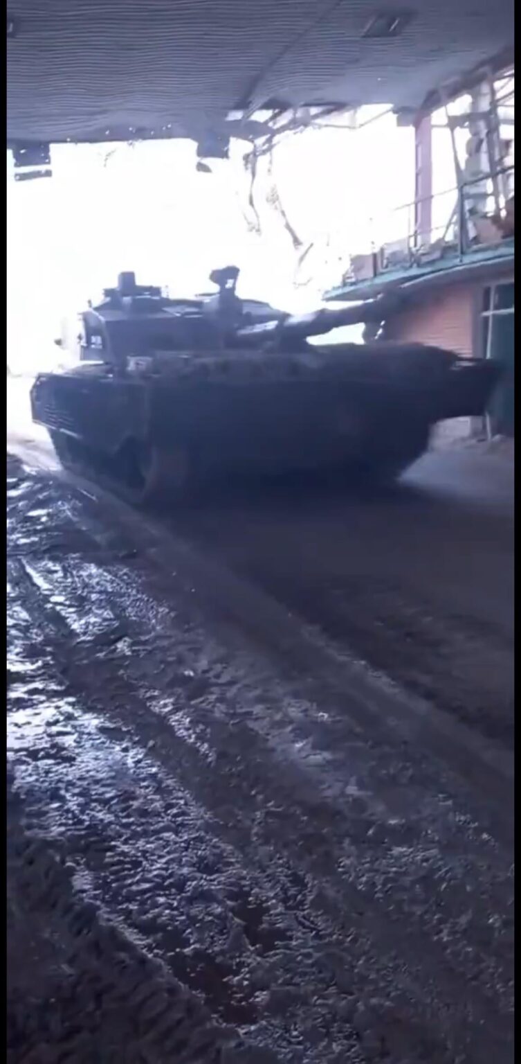 イギリスのチャレンジャー2メインバトルタンク（MBT）、ウクライナ軍 - クルスク農業にある - 東部戦線。