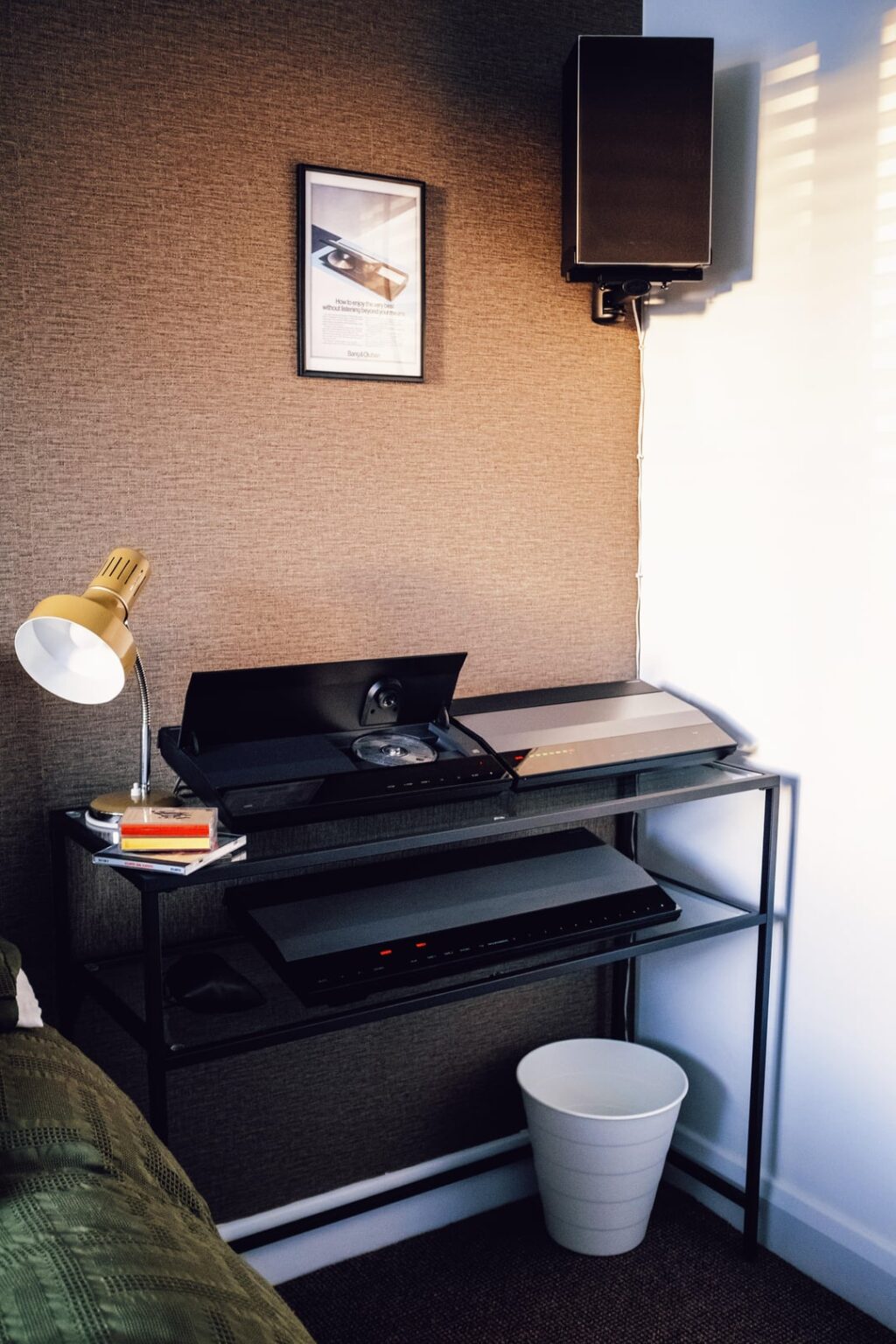 寝室のための私の新しいhifi。デンマークのデザインに感謝します。ジェイコブジェンセンによるBeosystem 3500