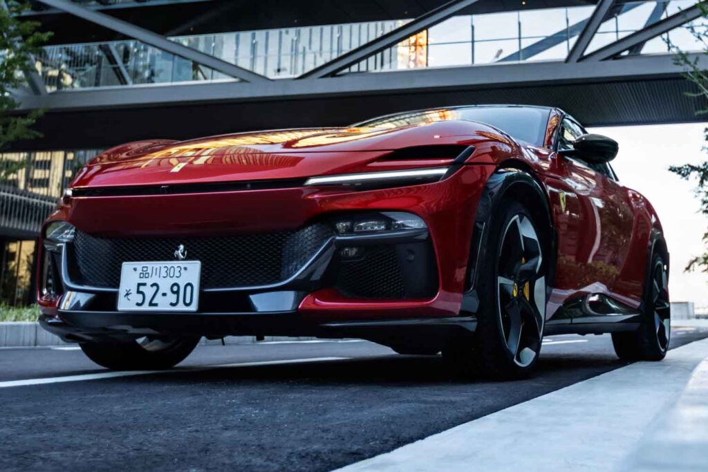 フェラーリ「プロサングエ」で東京ー京都の長距離テスト…まるで「812GT4ルッソ」でした！ 乗用車としての街乗り評価は跳ね馬史上最高 | AUTO MESSE WEB（オートメッセウェブ） 〜クルマを文化する 〜