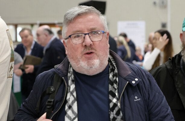 反移民活動家フィリップ・ドワイヤーは、COクレアのIPASセンターで不法侵入で罰金を科され、有罪判決を受けました