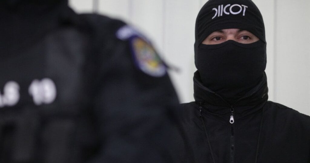 6人が裏切りファイルに拘留されました。 diicot：容疑者は軍事的に組織されていて、クーデターを与えたかった