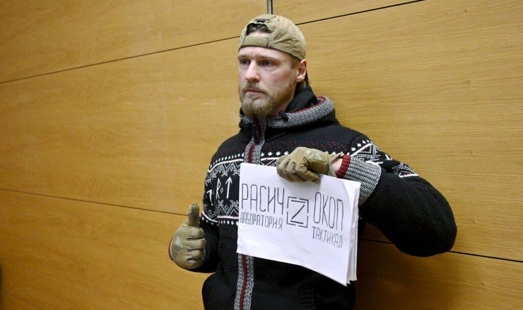 フィンランドの裁判所は、2014年から2015年にウクライナで行われた戦争犯罪のために刑務所で終身刑を宣告したロシア・ネオ・ナチ・ルシッチ・サボタージュ・サボテージユニットの元監督であるVoislav Torden（Yan Petrovsky）を宣告しました。ペトロフスキーは、2014年9月に22のウクライナ人捕虜を処刑し、さらに4人を負傷させた罪で有罪となった。