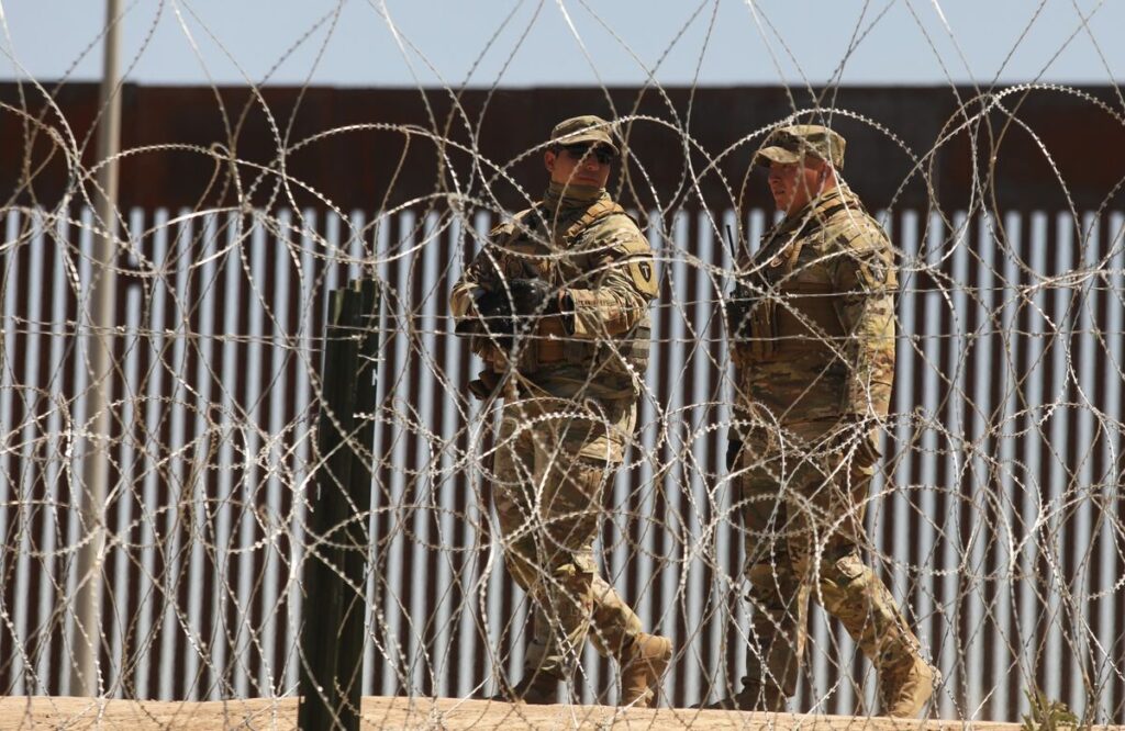 米・メキシコ国境、フェンタニル押収量急減－逮捕者数も大きく減る - Bloomberg
