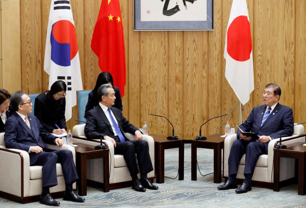 日本政府が中国に抗議、石破首相と王外相の面会内容「事実と異なる」 - Bloomberg