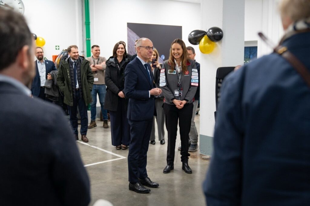 ispace EUROPE、ルクセンブルク大公国首相と歴史的なミッション2打ち上げの瞬間を共有 | 株式会社ispaceのプレスリリース ispace EUROPE、ルクセンブルク大公国首相と歴史的なミッション2打ち上げの瞬間を共有 | 株式会社ispaceのプレスリリース