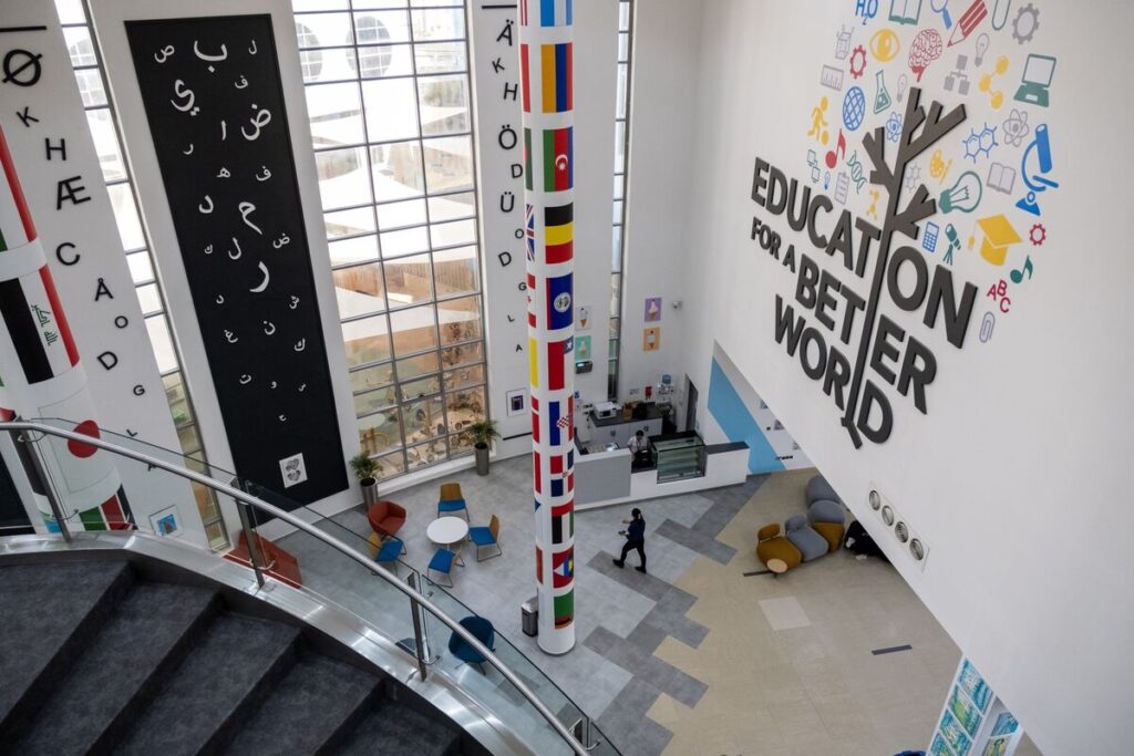 ドバイ、高給パッケージとライフスタイルに陰り－外国人移住者急増で - Bloomberg