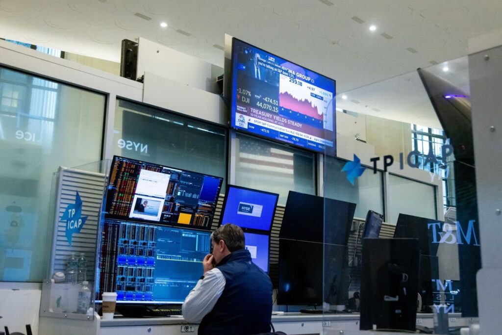 トランプトレード反転、米国債のリターンが米国株上回る - Bloomberg