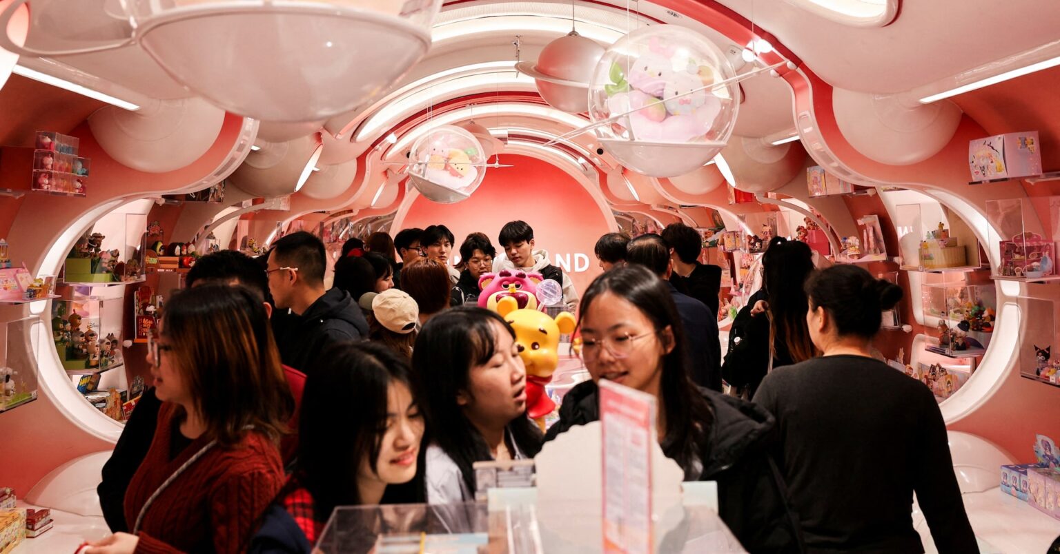 焦点：中国全人代、経済不安で「消費回復」前面に　技術も重点分野 | ロイター