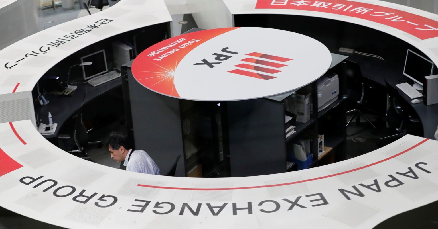 日経平均は小反発、米大統領演説など無難通過で安心感　上昇一服後は小動き | ロイター