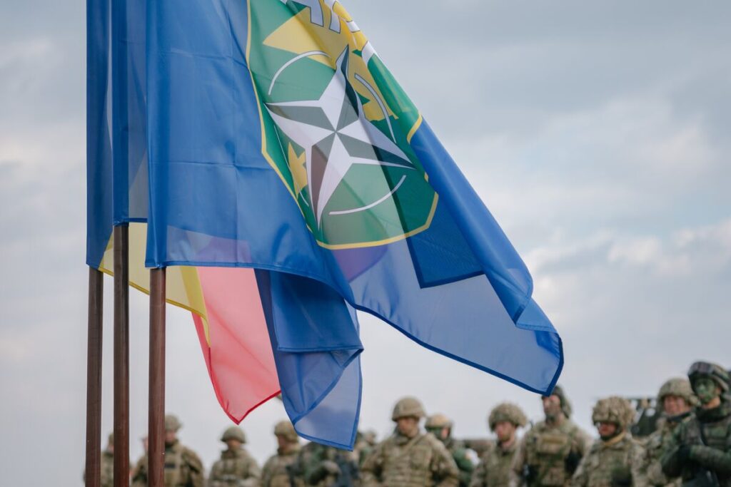 【コラム】米国離脱後の世界、欧州は準備し始めた－ＮＡＴＯ元司令官 - Bloomberg