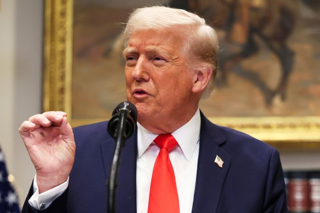 トランプは、食料品を購入するのに苦労している何百万人ものメッセージを共有しています。