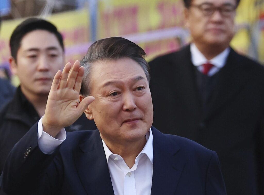 尹大統領が52日ぶりに釈放、裁判所が捜査当局の違法性を批判する異例の事態、弾劾審判の判決にも影響必至(1/3) | JBpress (ジェイビープレス)