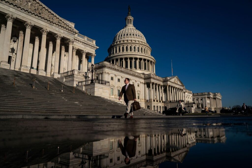 米下院、９月末までのつなぎ予算案可決－上院に送付 - Bloomberg
