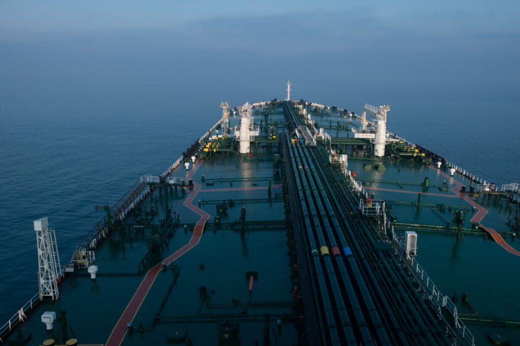 ロシアの原油輸送が急増、昨年11月以来の水準－米制裁の効力が低下 - Bloomberg