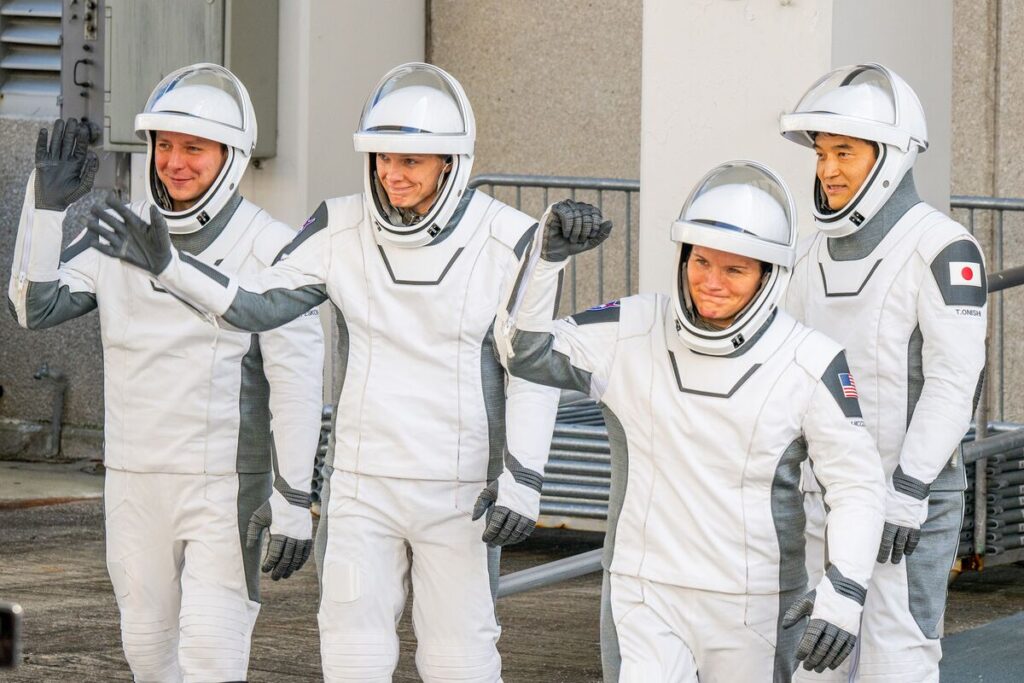スペースＸ、ＩＳＳに向かう宇宙船打ち上げ成功－大西卓哉さん搭乗 - Bloomberg