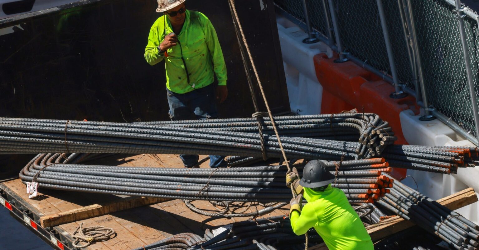 トランプ氏、前政権の最低賃金17.75ドルを撤回　政府契約労働者 | ロイター