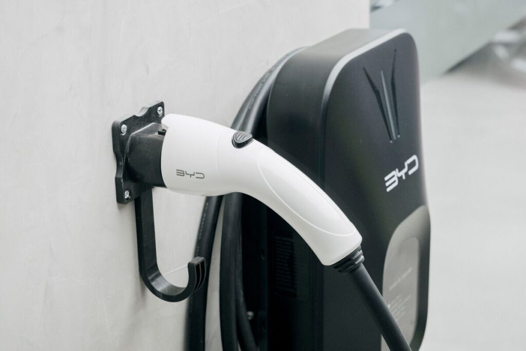 ＢＹＤ、高速で充電できるＥＶ新システム発表―ガソリン車の給油並み - Bloomberg