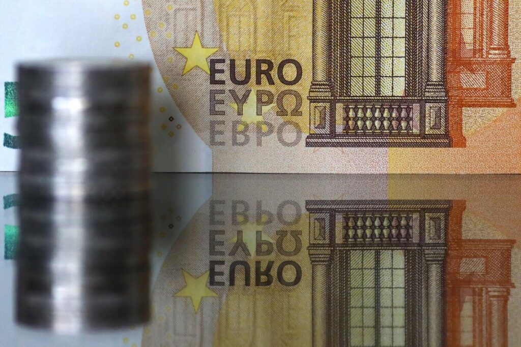 資産運用会社はユーロに一層強気姿勢、ヘッジファンドはショート削減 - Bloomberg