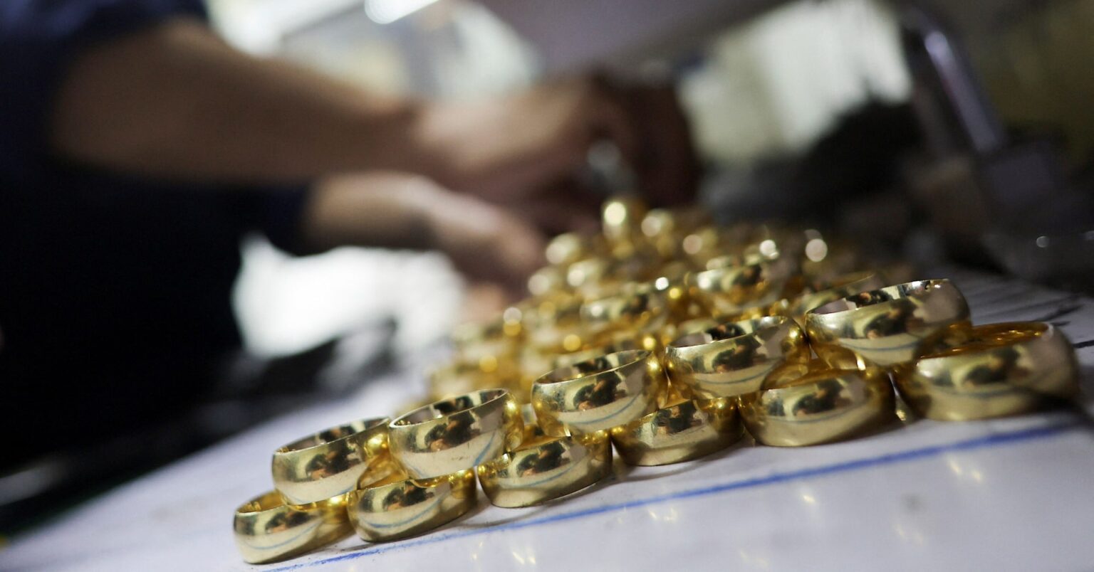 金現物が最高値更新、中東情勢や景気不透明感で　ＦＯＭＣ注視 | ロイター