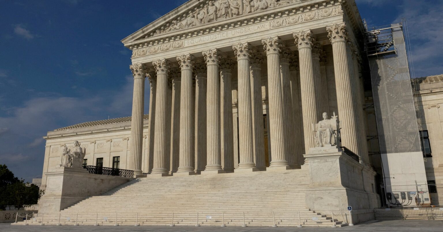 不利な判決出す裁判所に「最高裁が対応を」、米政権　司法攻撃強める | ロイター