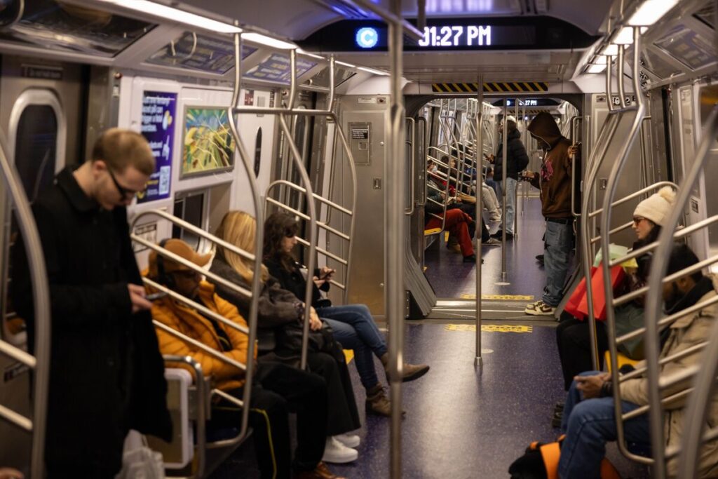 トランプ政権、ＭＴＡへの補助金停止を警告－ＮＹ地下鉄での犯罪巡り - Bloomberg