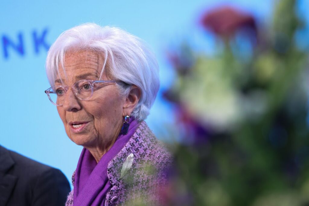 ＥＣＢラガルド総裁、高い不確実性に警戒感－金利の約束できない - Bloomberg