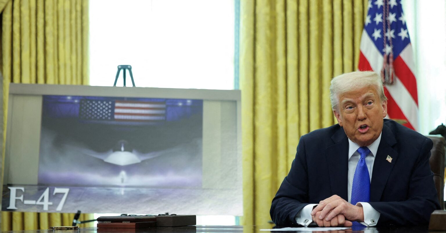 トランプ氏、ボーイングと次世代戦闘機契約　「Ｆ４７」と命名 | ロイター