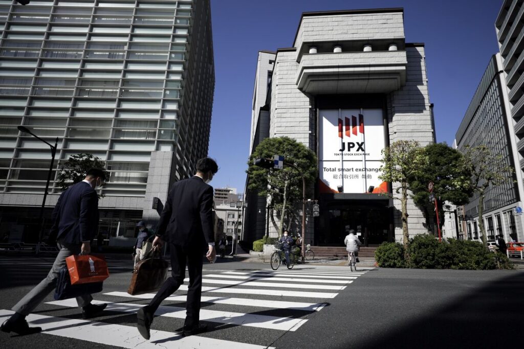 日本株は上昇、消費者物価指数が上振れて銀行高い－自動車は軟調 - Bloomberg