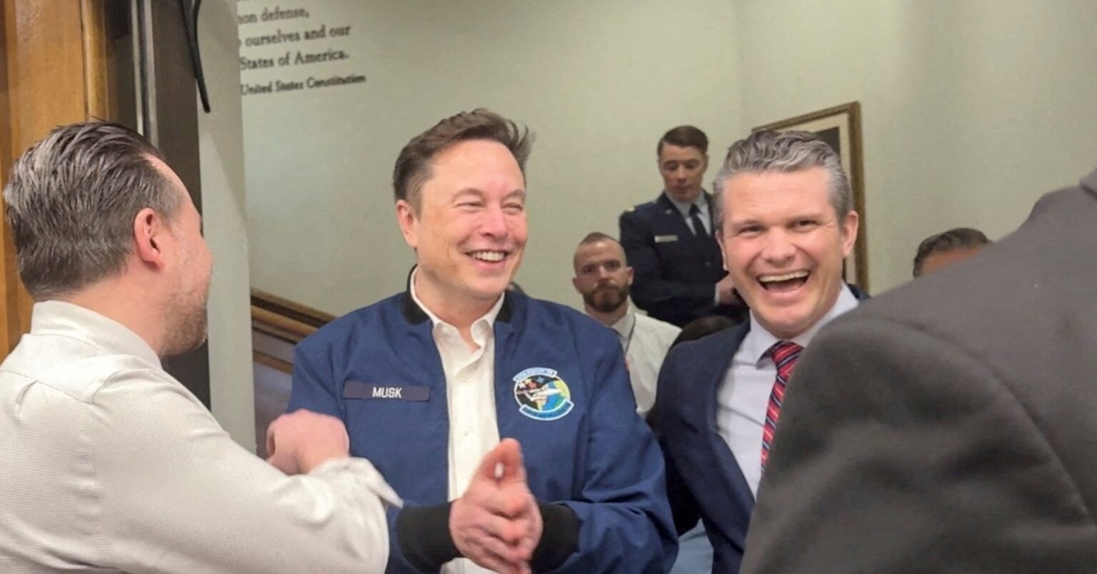 マスク氏、国防総省と異例の会談　情報漏えい者の起訴要求 | ロイター