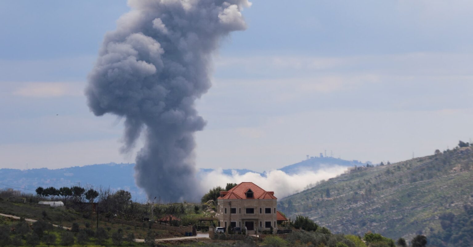 イスラエルがレバノン空爆、ロケット弾への報復　停戦合意に暗雲 | ロイター