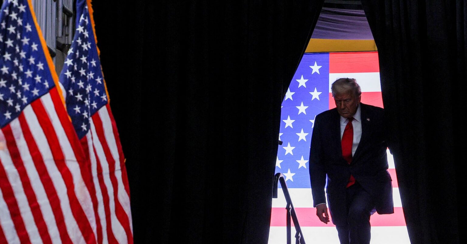 アングル：米国の三権分立揺るがすトランプ氏の権力行使、司法が唯一抵抗 | ロイター