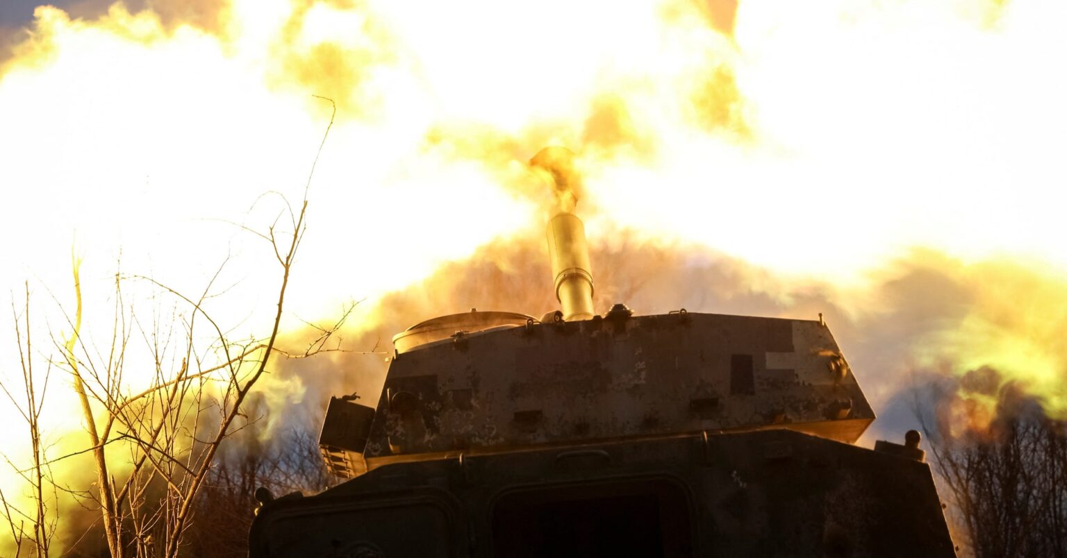 ロシア・ウクライナ、攻撃の応酬　「石油施設で火災」「民間人死傷」 | ロイター