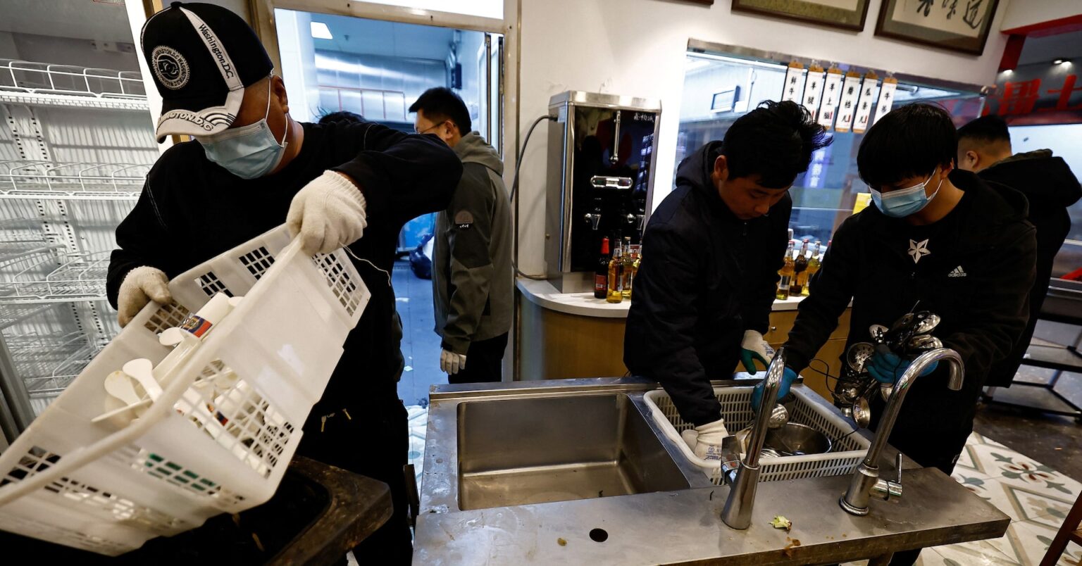 アングル：デフレ下で価格競争激化、中国の飲食店に大倒産時代 | ロイター