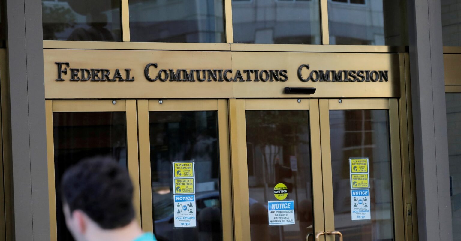 米FCCが中国ハイテク9社を調査、安全保障規制の抜け穴を警戒 | ロイター 米FCCが中国ハイテク9社を調査、安全保障規制の抜け穴を警戒 | ロイター