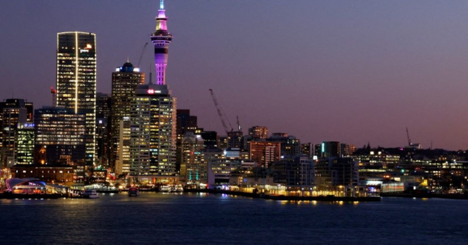 ＮＺ出国者数が昨年最多に、国民が半数以上　景気低迷で | ロイター