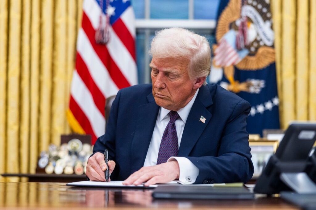 トランプ大統領、カナダ・メキシコ関税３月４日発動－中国も10％追加 - Bloomberg